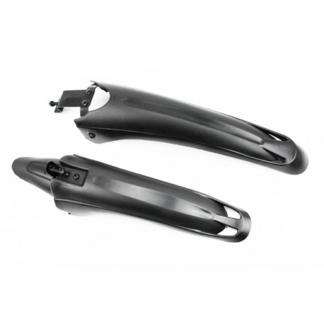 Щитки пластмассовые 18 - 20" CHILD, черные Китай