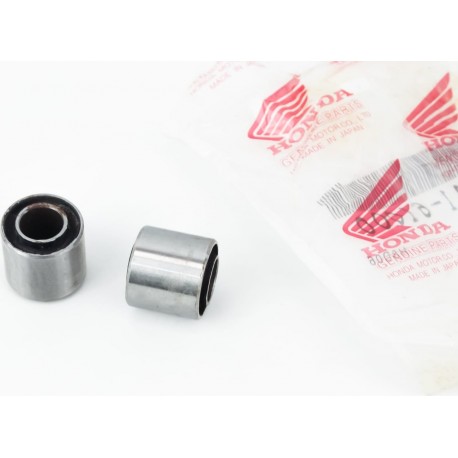 Сайлентблок двигателя 20x10,5x20/18 к-кт 2шт HONDA